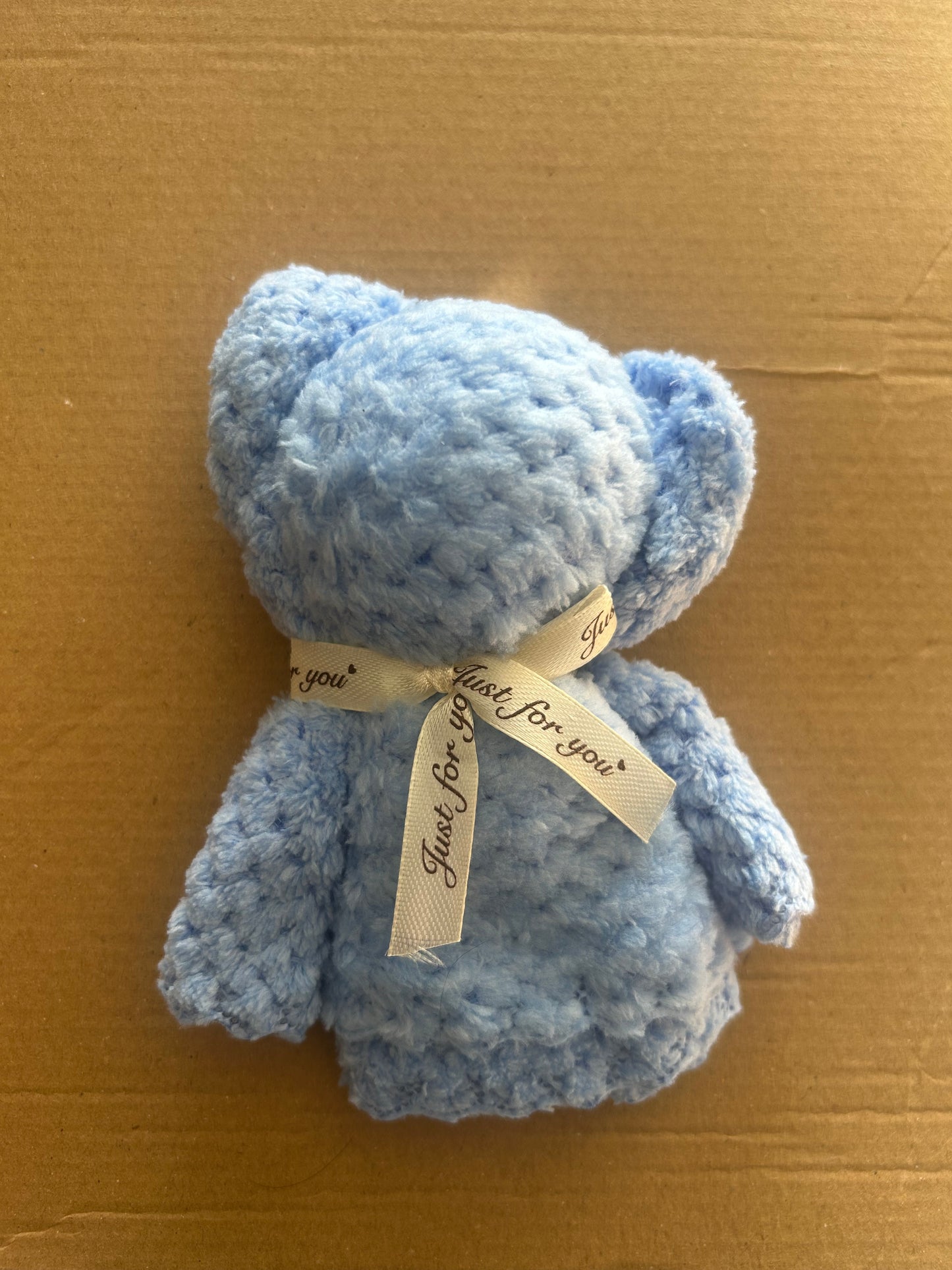 Cute Teddy Bear Towel Gift Set – Adorably designed towels in a teddy bear shape, beautifully packaged in a transparent gift bag. A perfect, thoughtful gift for any occasion.