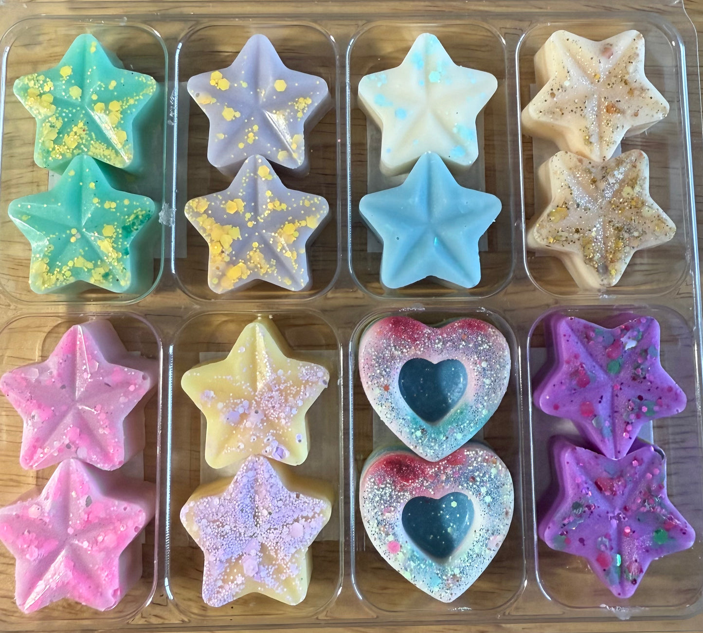 Wax Melt Collection – Laundry Scent Inspired. A refreshing collection of 8 laundry-inspired scents with 16 premium wax melts. Perfect for infusing your home with clean, fresh fragrances that evoke the comfort of freshly laundered linens.