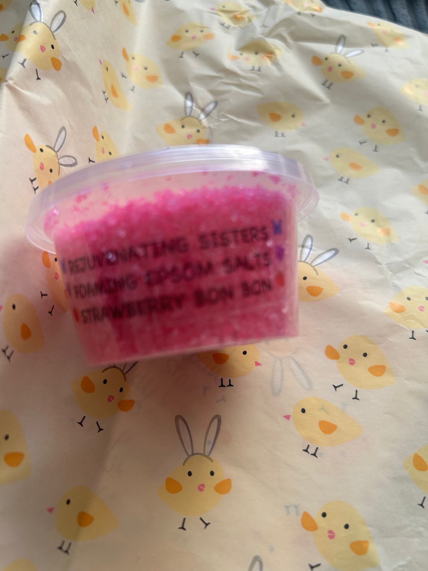 BEAUTY BOX: 13 items incl. salts, spray, oils, masks, balm & more.