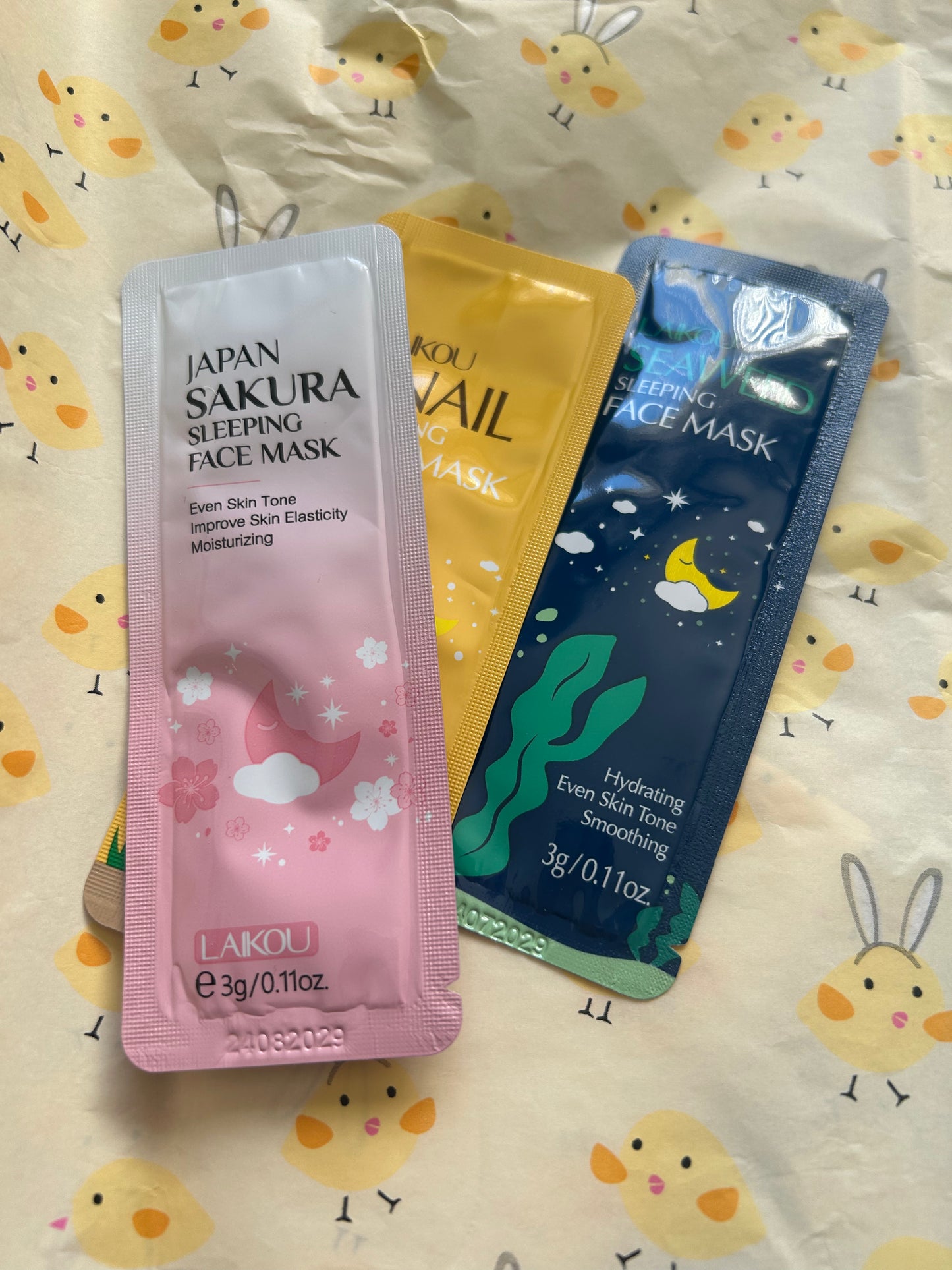 BEAUTY BOX: 13 items incl. salts, spray, oils, masks, balm & more.