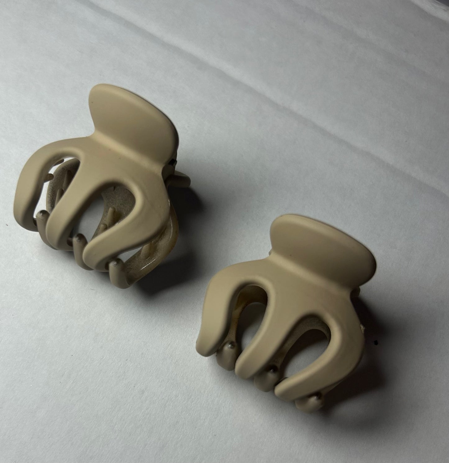 Hair Claw Clips – Various Designs
Chic and functional hair claw clips in a range of unique designs, starting from just 75p. Perfect for adding style and securing your hair with ease.