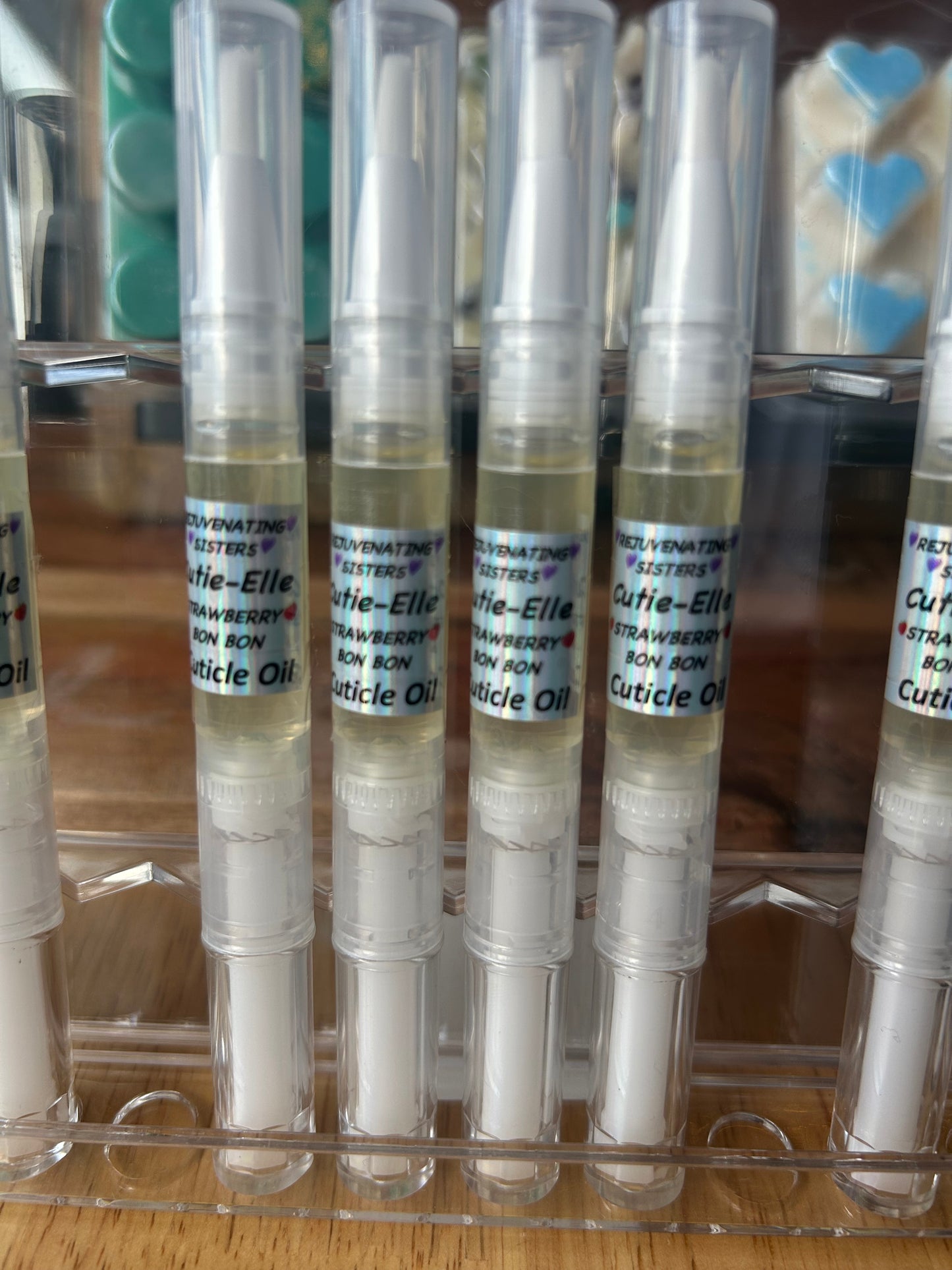CUTICLE OIL PEN – great scents- nourishing oils: Jojoba Seed, Coconut, Sweet Almond, Argan, and Vitamin E. Available in a variety of soothing scents for healthy, hydrated cuticles on the go.
