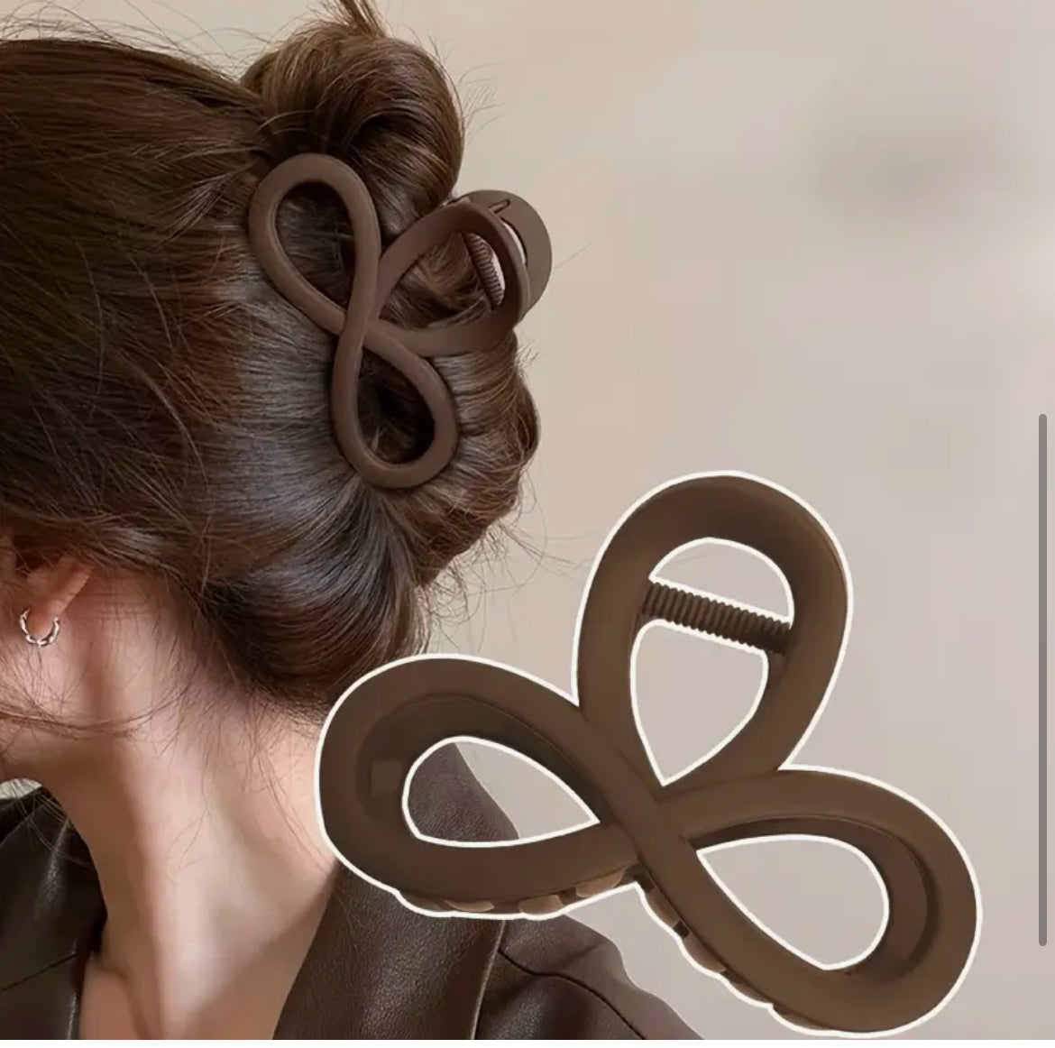 Hair Claw Clip Set – 3 Pieces
Elegant and cute medium-sized clips designed to hold your hair securely in style. Perfect for creating effortless, chic looks.